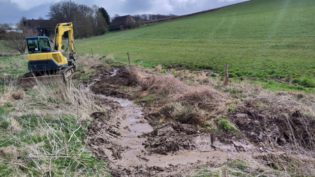 Arbeiten am Karthausener Bach in Radevormwald Arbeiten am Karthausener Bach in Radevormwald